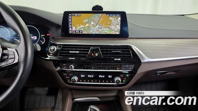 BMW 5-Series 520d xDrive Luxury Plus
