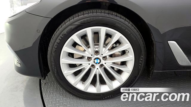 BMW 5-Series 530i xDrive Luxury Plus
