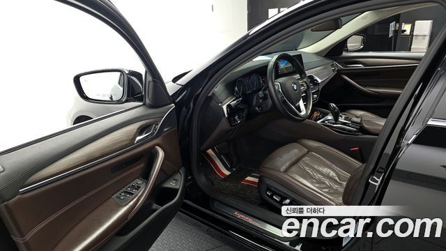 BMW 5-Series 530i xDrive Luxury Plus