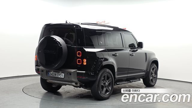 Land Rover Defender 110 P300 X-Dynamic SE