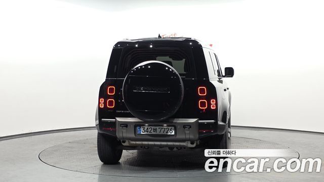 Land Rover Defender 110 P300 X-Dynamic SE