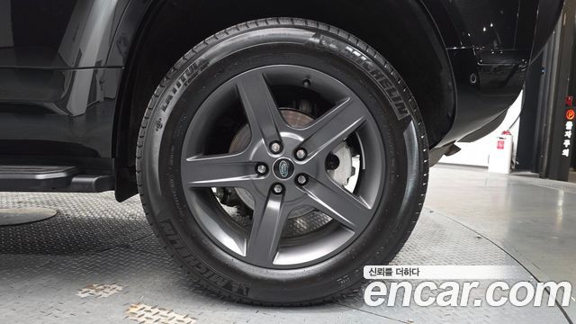 Land Rover Defender 110 P300 X-Dynamic SE