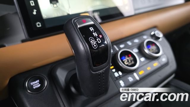 Land Rover Defender 110 P300 X-Dynamic SE