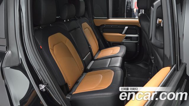 Land Rover Defender 110 P300 X-Dynamic SE