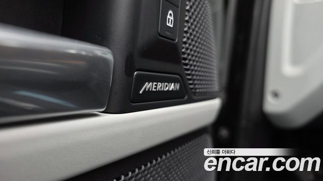 Land Rover Defender 110 P300 X-Dynamic SE