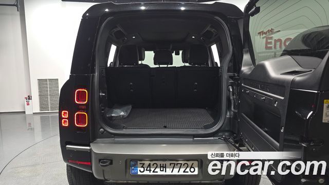 Land Rover Defender 110 P300 X-Dynamic SE