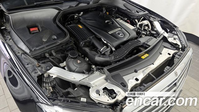 Mercedes-Benz E-Class E300 4MATIC Exclusive