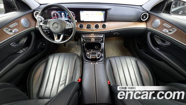 Mercedes-Benz E-Class E300 4MATIC Exclusive