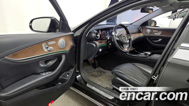 Mercedes-Benz E-Class E300 4MATIC Exclusive