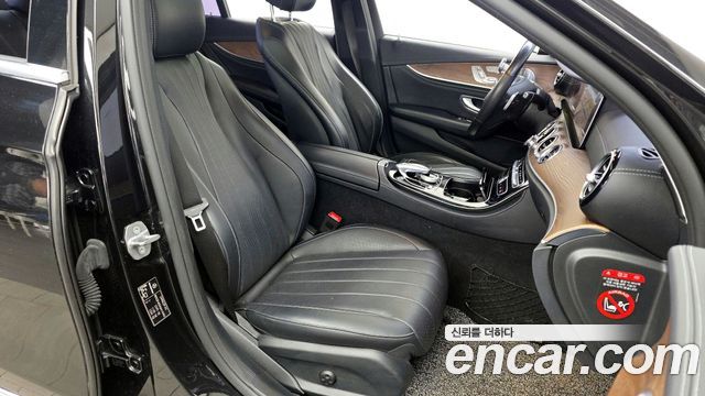 Mercedes-Benz E-Class E300 4MATIC Exclusive