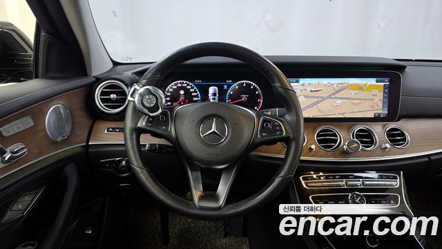 Mercedes-Benz E-Class E300 4MATIC Exclusive