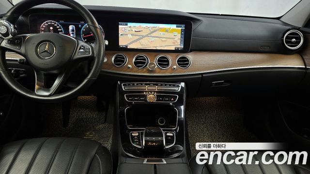 Mercedes-Benz E-Class E300 4MATIC Exclusive
