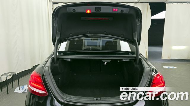 Mercedes-Benz E-Class E300 4MATIC Exclusive