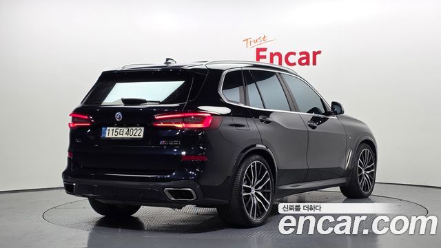 BMW X5 M50i