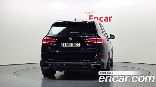 BMW X5 M50i
