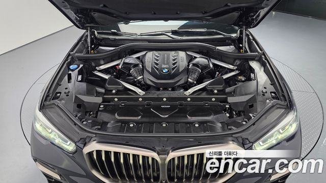 BMW X5 M50i
