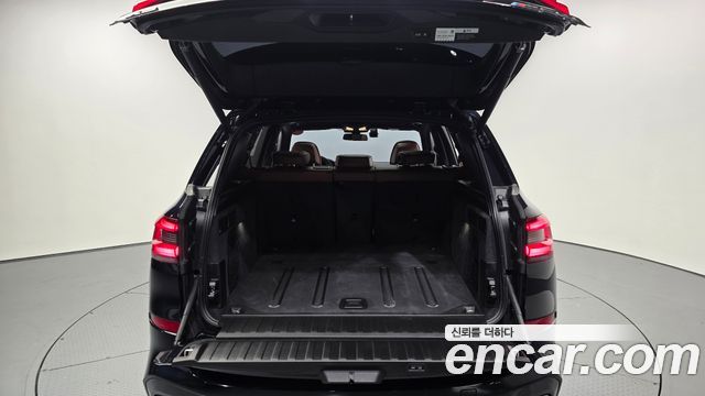 BMW X5 M50i
