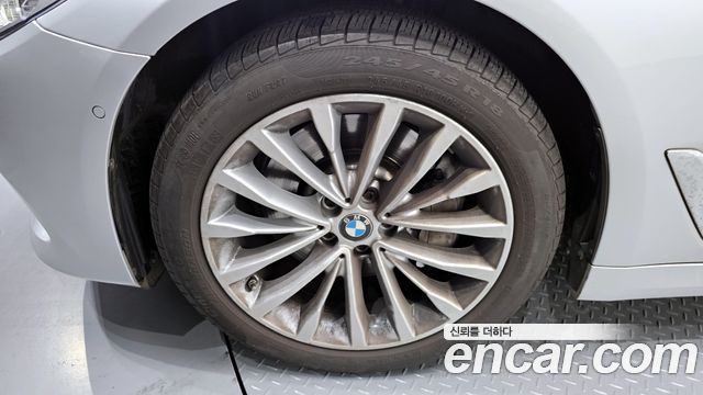 BMW 5-Series 530i xDrive Luxury Plus