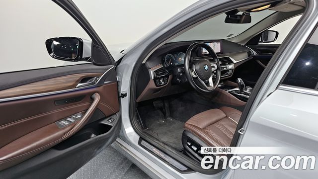 BMW 5-Series 530i xDrive Luxury Plus