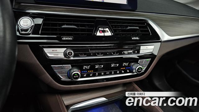 BMW 5-Series 530i xDrive Luxury Plus