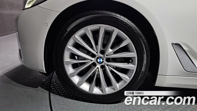 BMW 5-Series 530i Luxury