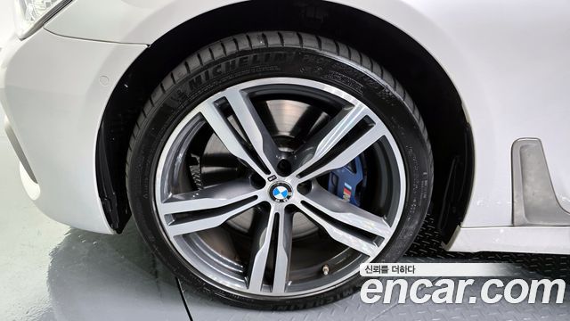 BMW 7-Series M760Li xDrive