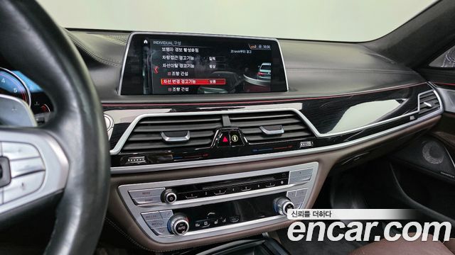BMW 7-Series M760Li xDrive