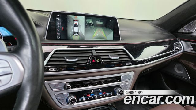 BMW 7-Series M760Li xDrive
