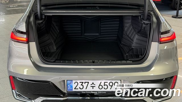 BMW 7-Series 740i xDrive M Sport