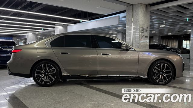 BMW 7-Series 740i xDrive M Sport