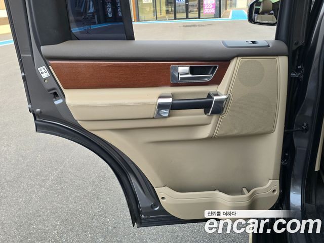 Land Rover Discovery 3.0 SDV6 SE