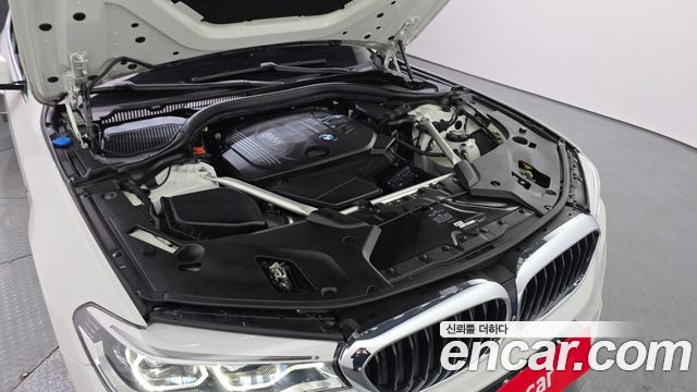 BMW 5-Series 520d xDrive M Sport Package Plus