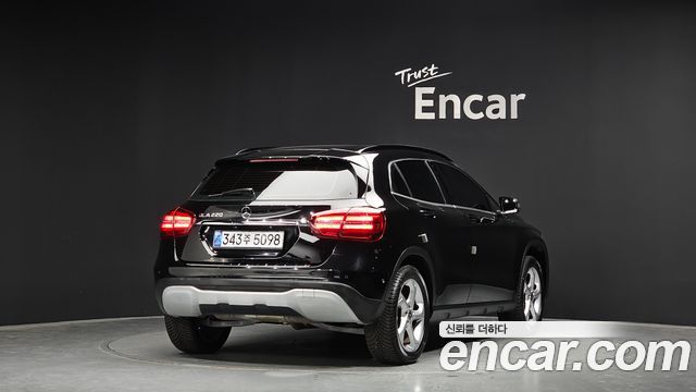 Mercedes-Benz GLA-Class GLA220