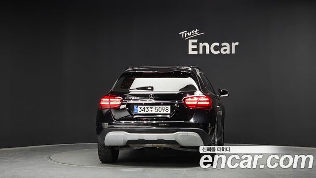 Mercedes-Benz GLA-Class GLA220