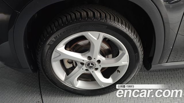 Mercedes-Benz GLA-Class GLA220