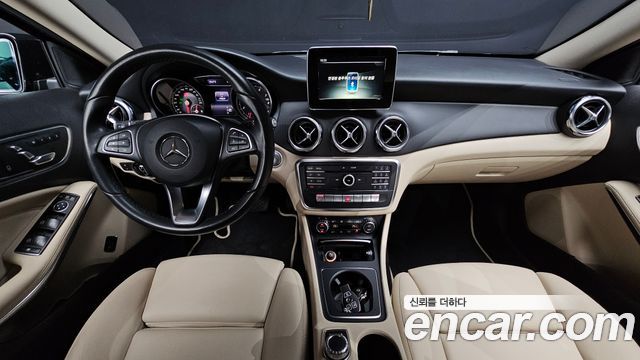 Mercedes-Benz GLA-Class GLA220