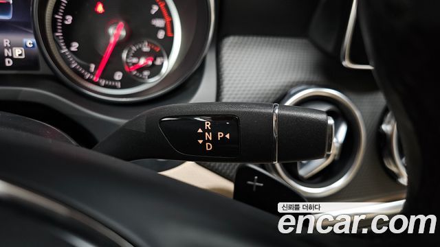 Mercedes-Benz GLA-Class GLA220