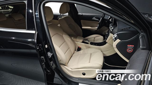 Mercedes-Benz GLA-Class GLA220