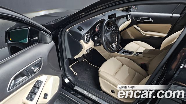 Mercedes-Benz GLA-Class GLA220
