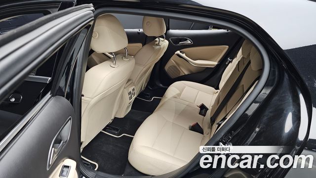 Mercedes-Benz GLA-Class GLA220