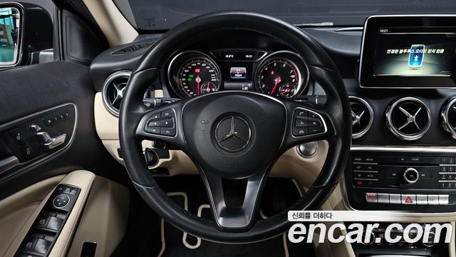 Mercedes-Benz GLA-Class GLA220