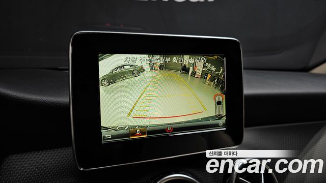 Mercedes-Benz GLA-Class GLA220