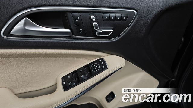 Mercedes-Benz GLA-Class GLA220