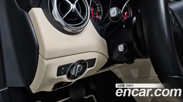 Mercedes-Benz GLA-Class GLA220