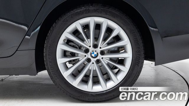 BMW 5-Series 520i Luxury