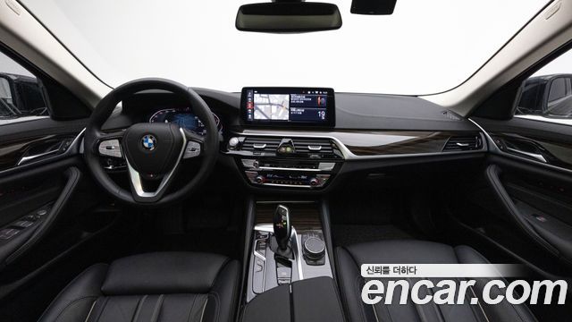BMW 5-Series 520i Luxury