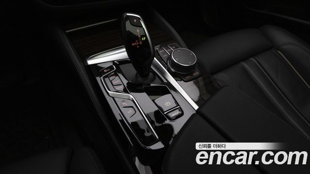 BMW 5-Series 520i Luxury