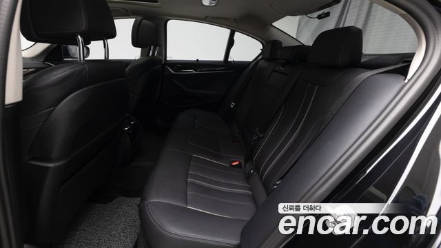 BMW 5-Series 520i Luxury