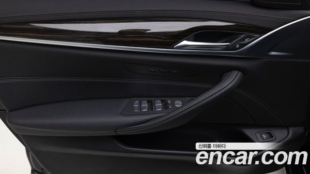 BMW 5-Series 520i Luxury