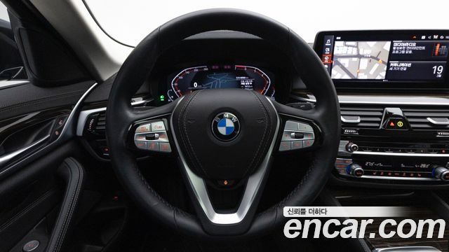 BMW 5-Series 520i Luxury